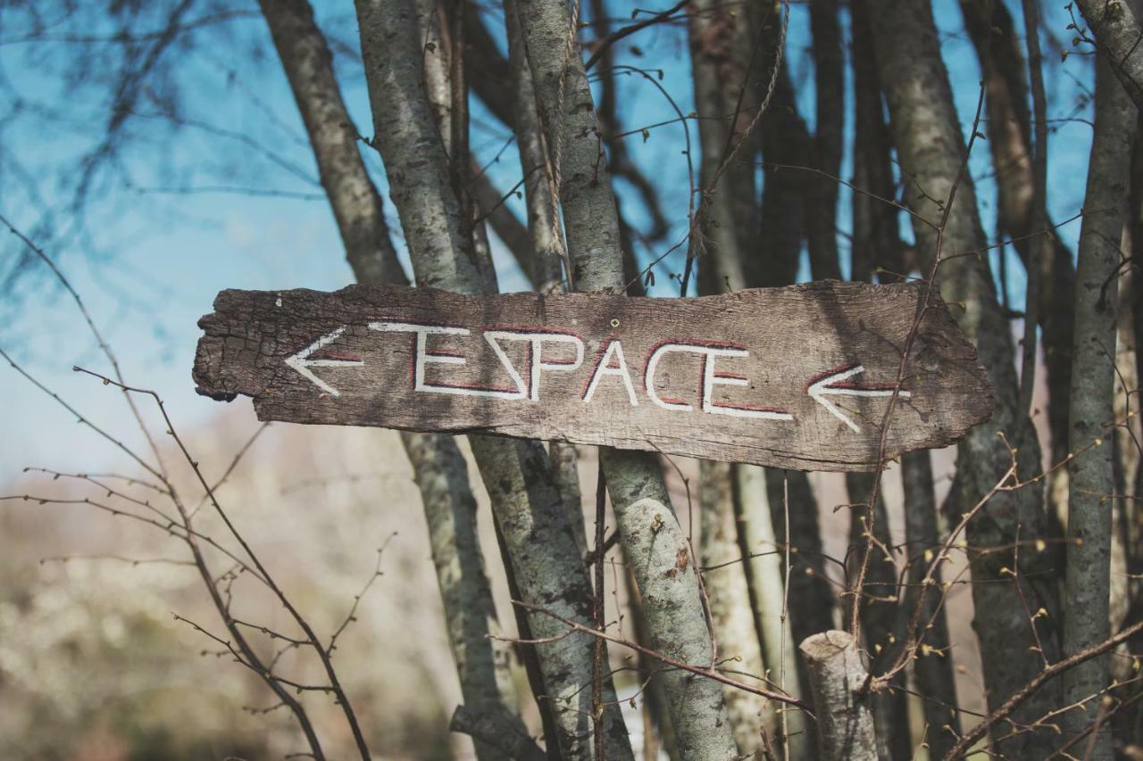 Voyage Spatio-Temporel Poussanges Экстерьер фото